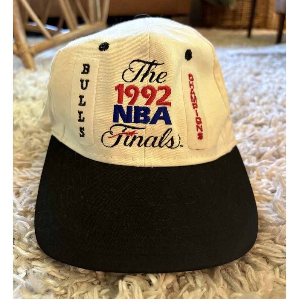 VINTAGE Chicago Bulls Hat Cap Snapback White Black NBA Basketball 1992 Champions